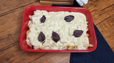 Macarrão penne ao molho de queijos