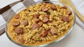 Macarrão rápido com salsicha