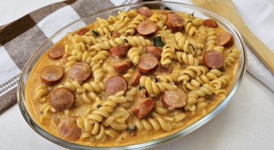 Macarrão rápido com salsicha