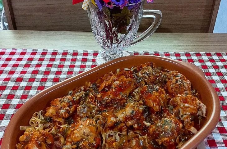 Macarronada com coxinha de frango