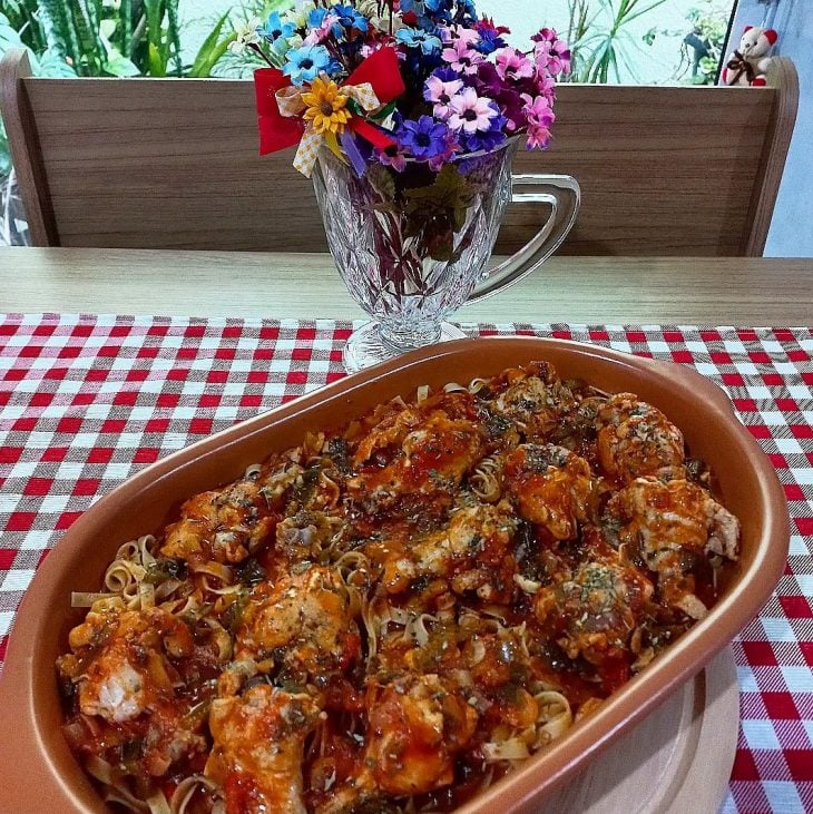 Macarronada com coxinha de frango