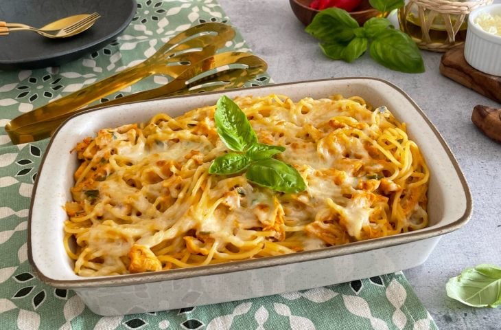 Macarronada de frango com creme de leite