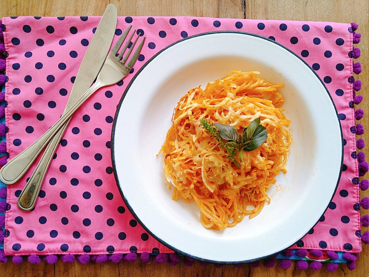 Macarronada de frango com creme de leite