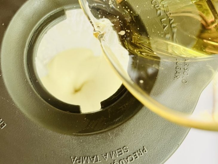 ingredientes da maionese no liquidificador
