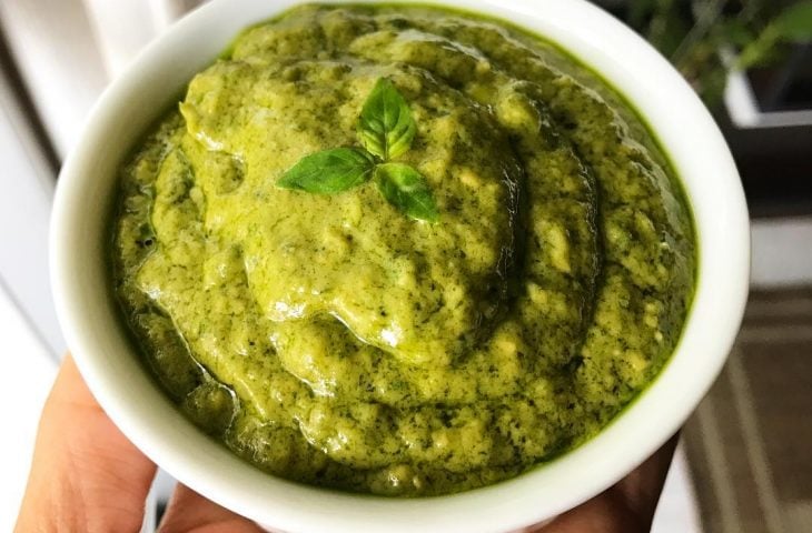 Maionese de abacate com molho pesto