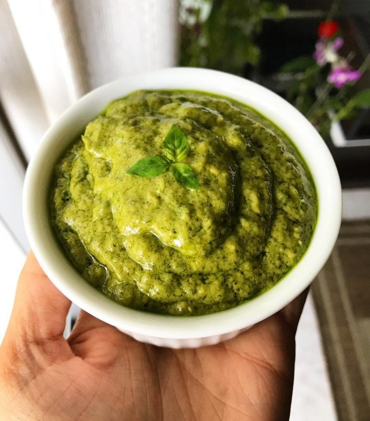 Maionese de abacate com molho pesto