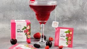 Manhattan com chá de frutas vermelhas
