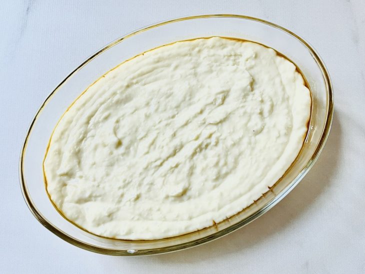 Manjar despejado no refratário.