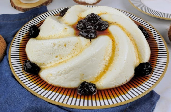 Manjar de coco com creme de leite