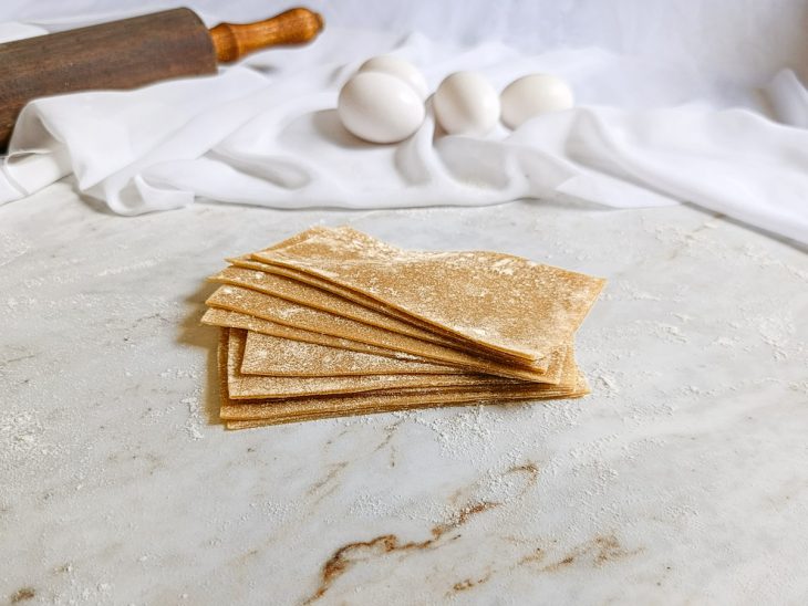 Massa caseira para lasanha.