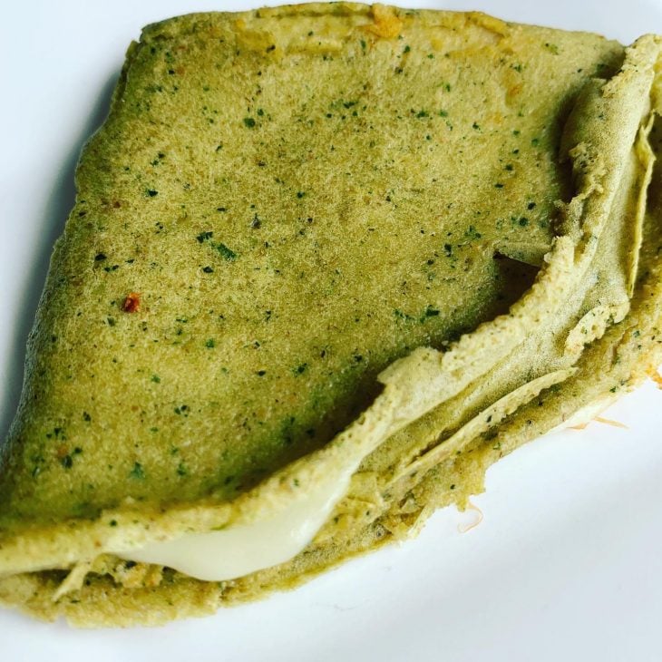 Massa de panqueca com pesto