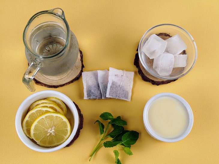 Ingredientes reunidos na bancada.