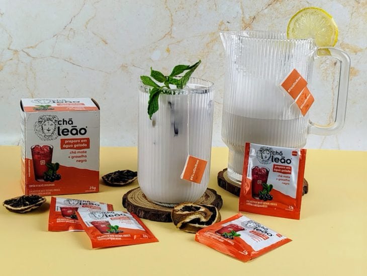 Mate suíço com groselha negra