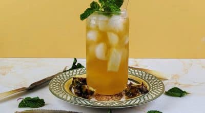 Matte tropical com abacaxi e hortelã