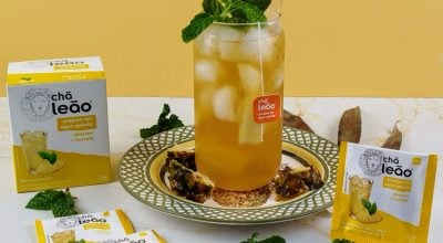 Matte tropical com abacaxi e hortelã