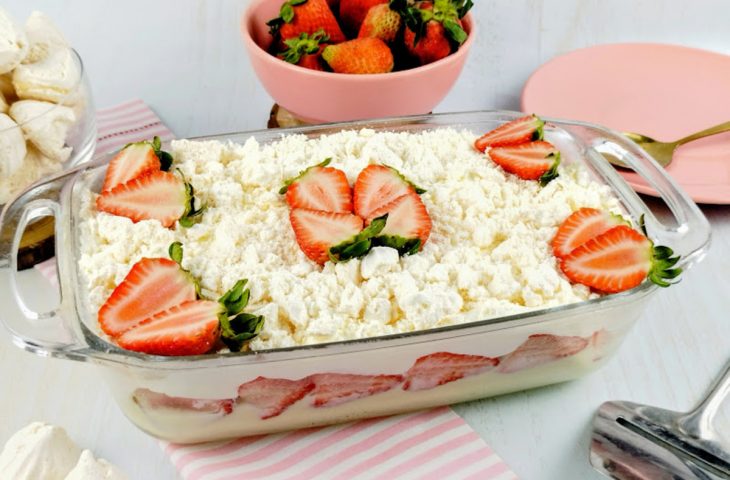 Merengue de morango com suspiro