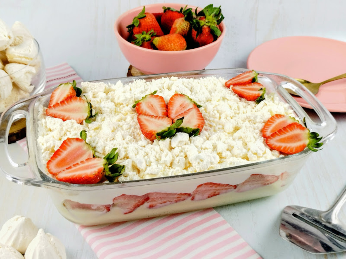 Merengue de morango com suspiro