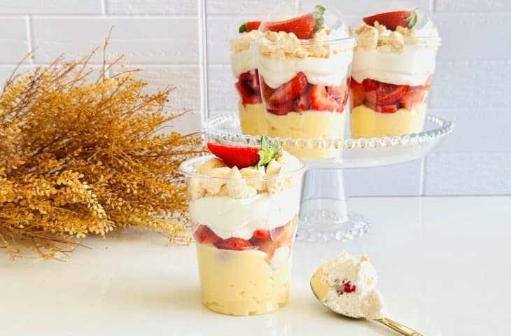 Merengue de morango no pote