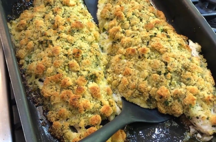 Merluza com crosta de pão e ervas