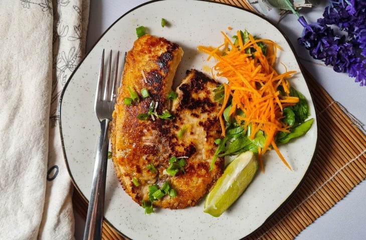 Merluza com crosta de parmesão