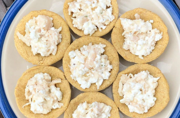 Mini quiche de frango com queijo