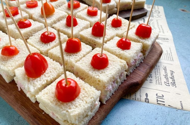 Minissanduíche no pão de forma