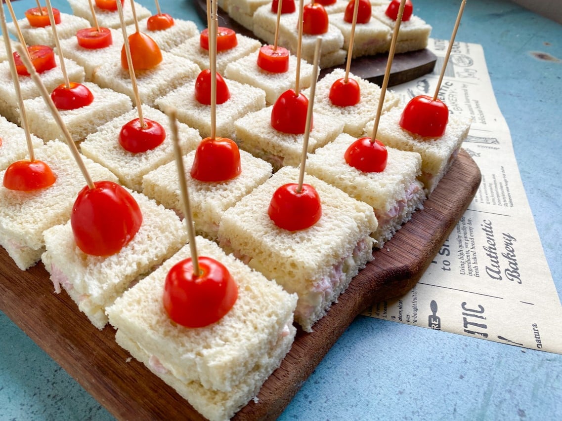 Minissanduíche no pão de forma