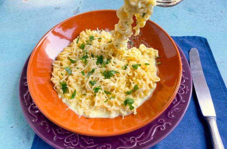 Miojo cremoso com requeijão