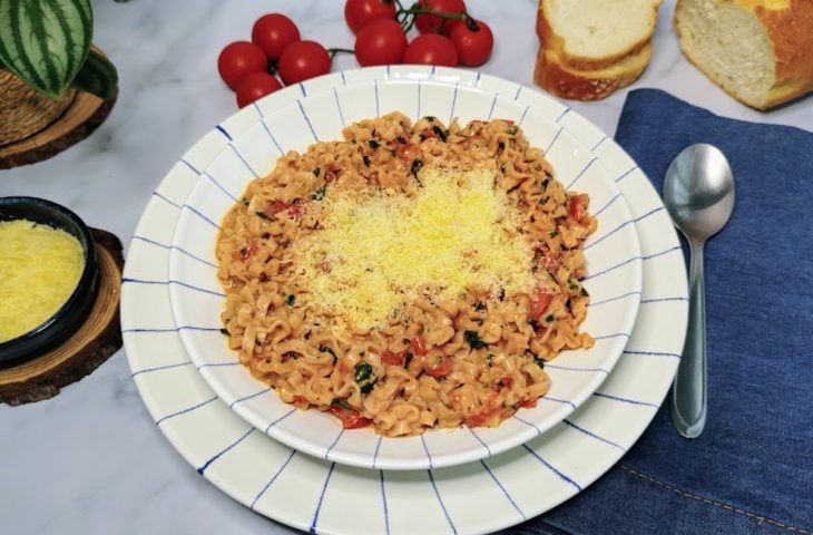 Miojo de tomate cremoso
