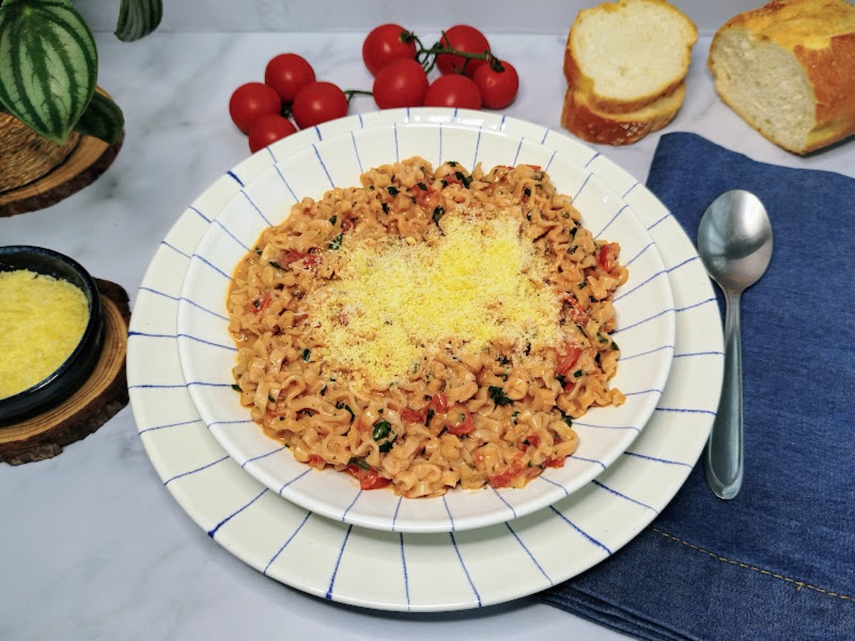 Miojo de tomate cremoso
