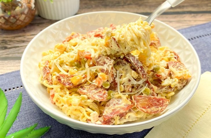 Miojo gourmet com calabresa