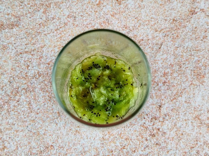 Kiwi macerado com mel.