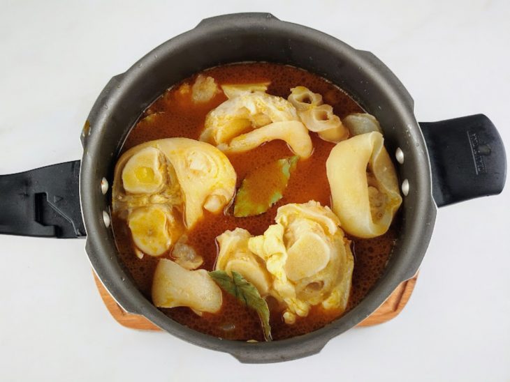 Ingredientes adicionados na panela.