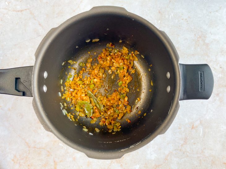 Outros temperos adicionados ao alho e a cebola.