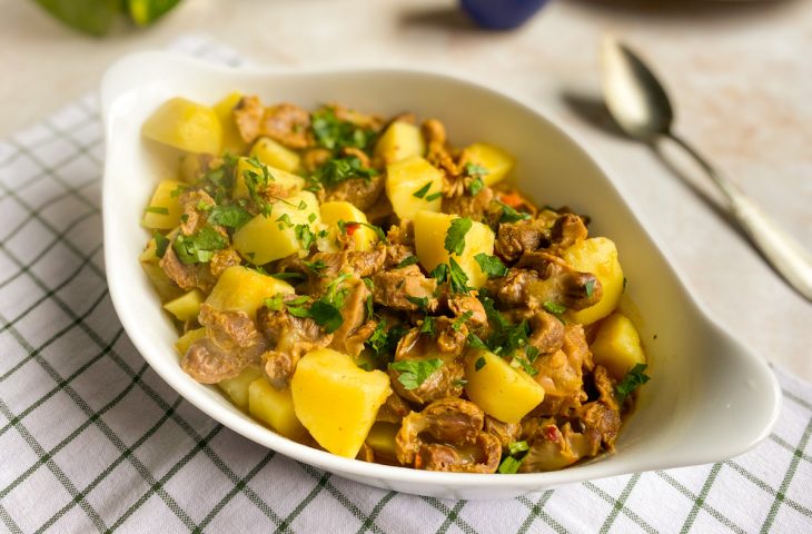 Moela ao molho com batatas