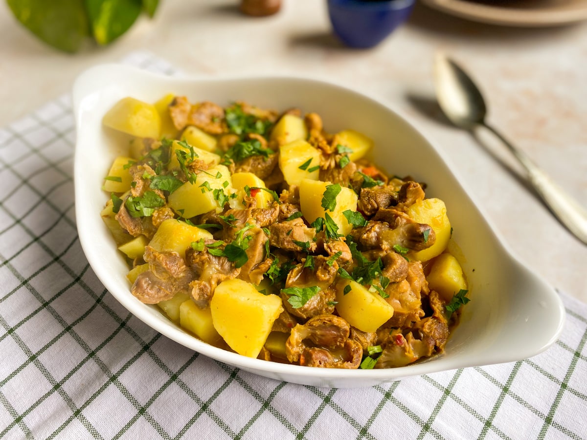 Moela ao molho com batatas