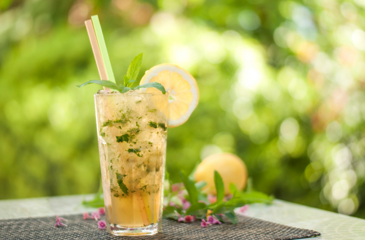 Mojito tradicional é destaque refrescante no menu de drinks do Mascate