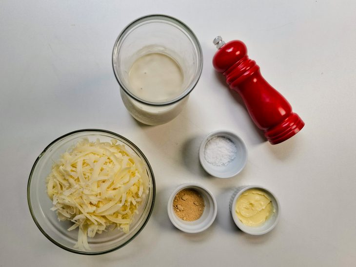 Ingredientes reunidos na bancada.