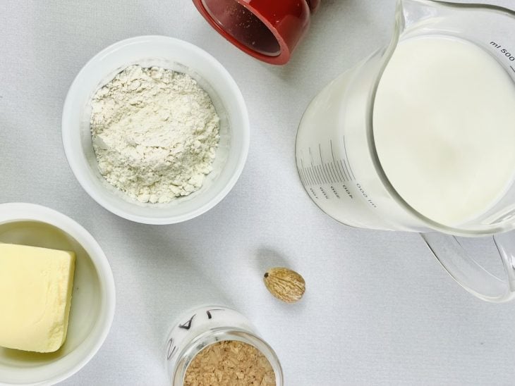 Ingredientes da receita sobre a bancada.