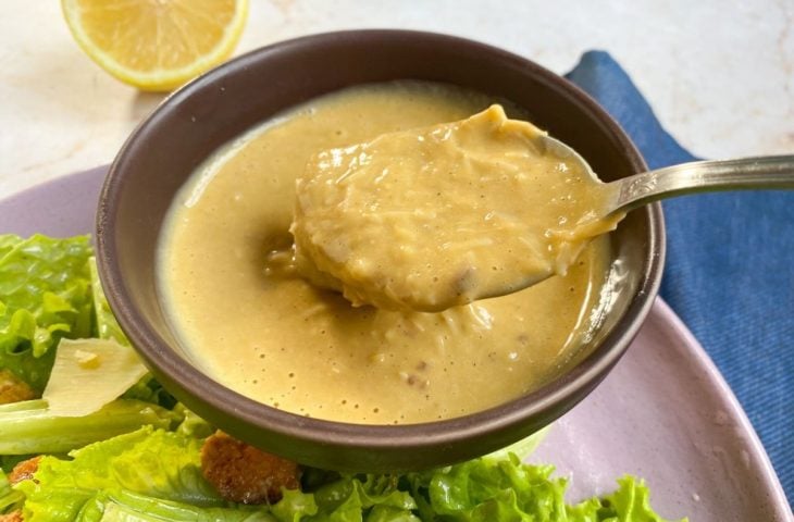 Molho caesar com anchovas