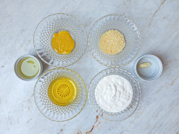 Ingredients separados sobre a bancada.