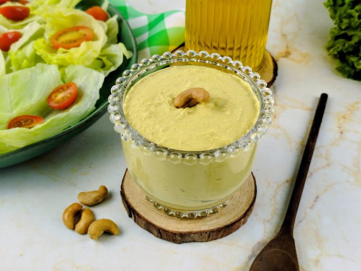 Molho caesar vegano pronto para consumo.