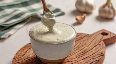 Molho de alho com creme de leite