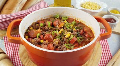 Molho de cachorro-quente com carne moída