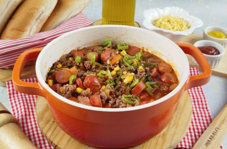 Molho de cachorro-quente com carne moída