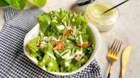 Molho de iogurte com hortelã para salada