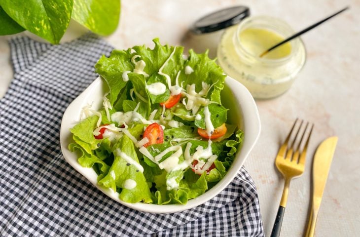 Molho de iogurte com hortelã para salada