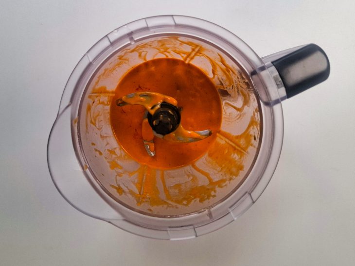 Molho transferido para o liquidificador.