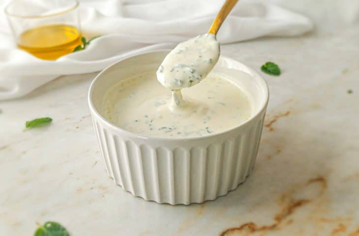 Molho de salada com creme de leite