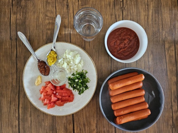 Ingredientes reunidos em uma bancada.